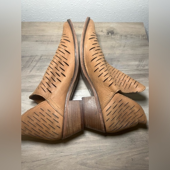 Steve Madden Women's Arowe Tan Brown Nubuck Leather Ankle Booties, Size 8.5 - Picture 6 of 9